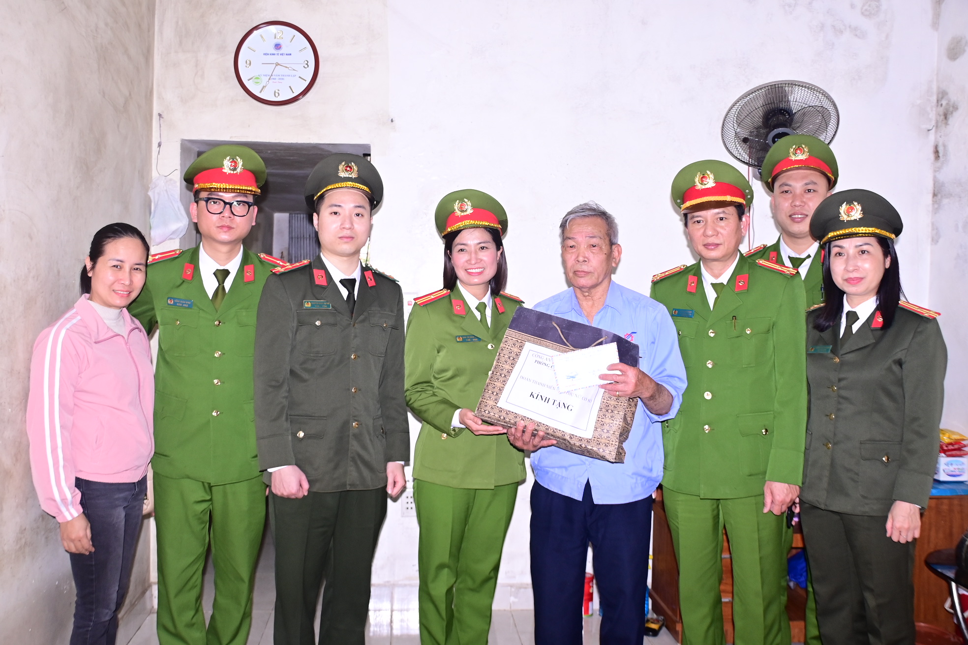 Nhiều hoạt động ý nghĩa chào mừng kỷ niệm 50 năm Ngày truyền thống lực lượng Cảnh sát Cơ động